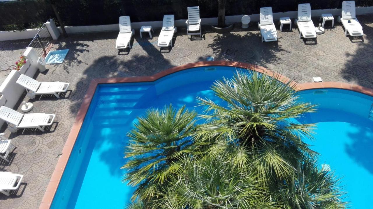 Hotel Enrica Червія Екстер'єр фото